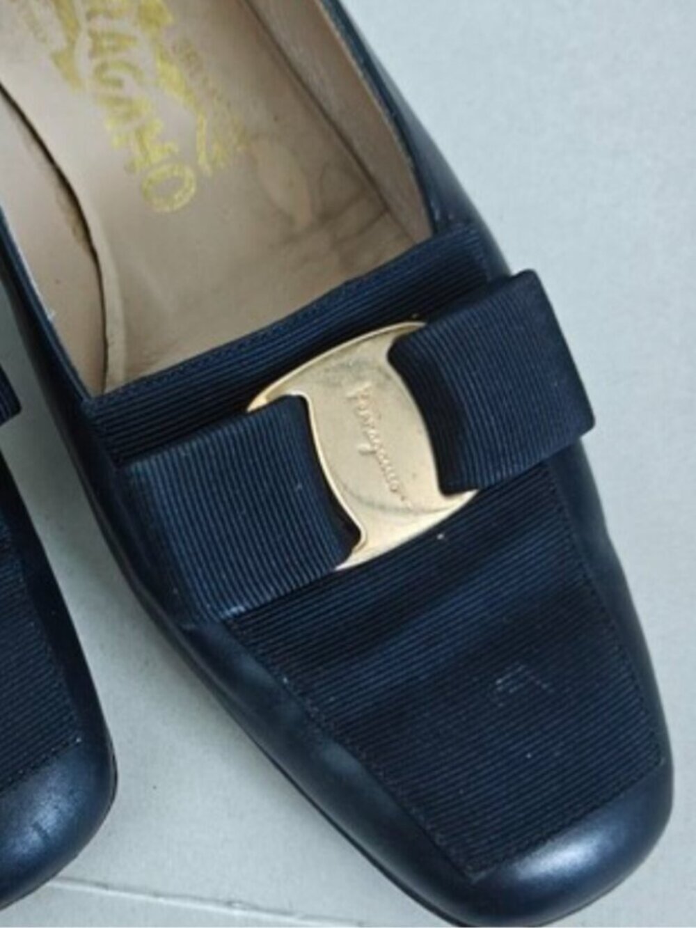 Salvatore Ferragamo Vara Bow Oxford Loafers Navy Black Gold 36 US 5 0780 - Picture 7 of 11